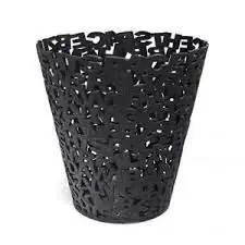 Compra Hoy Papelera Plastico Balvi Letters Negra