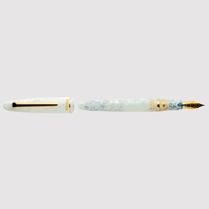 Pluma estilográfica – Estie Regular Blanco Invierno – Adornos dorados – M